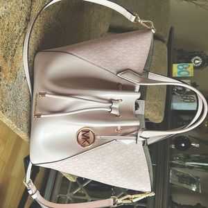 Michael Kors Phoebe tote.   Extremely lightly loved.  Like new.  Peachy pink